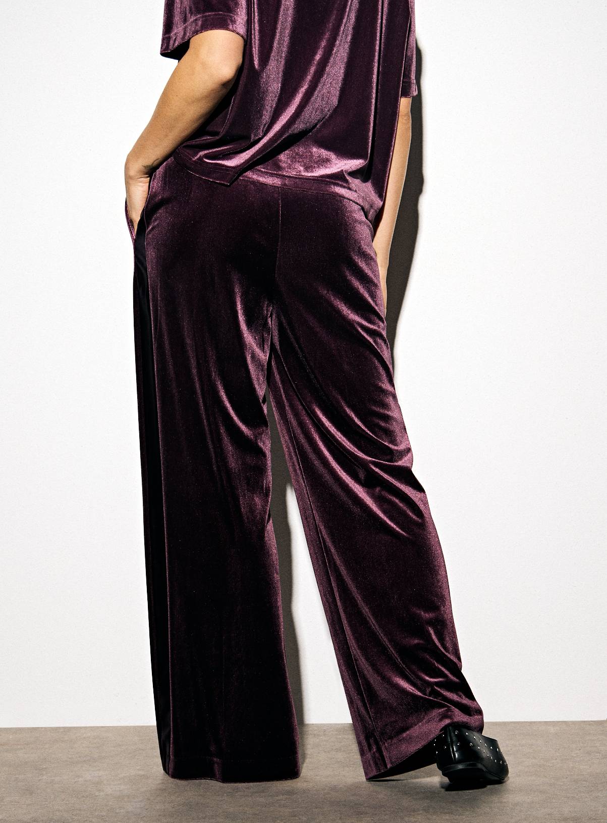 Burgundy Side Panel Velvet Co-ord Wide Leg Trousers  8R - Image 4
